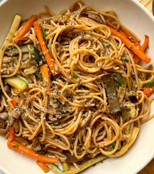 Spaguettis salteados c/ Vegetales