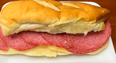 Pebeton de Salame-Queso-Huevo y tomate c/ Ensalada