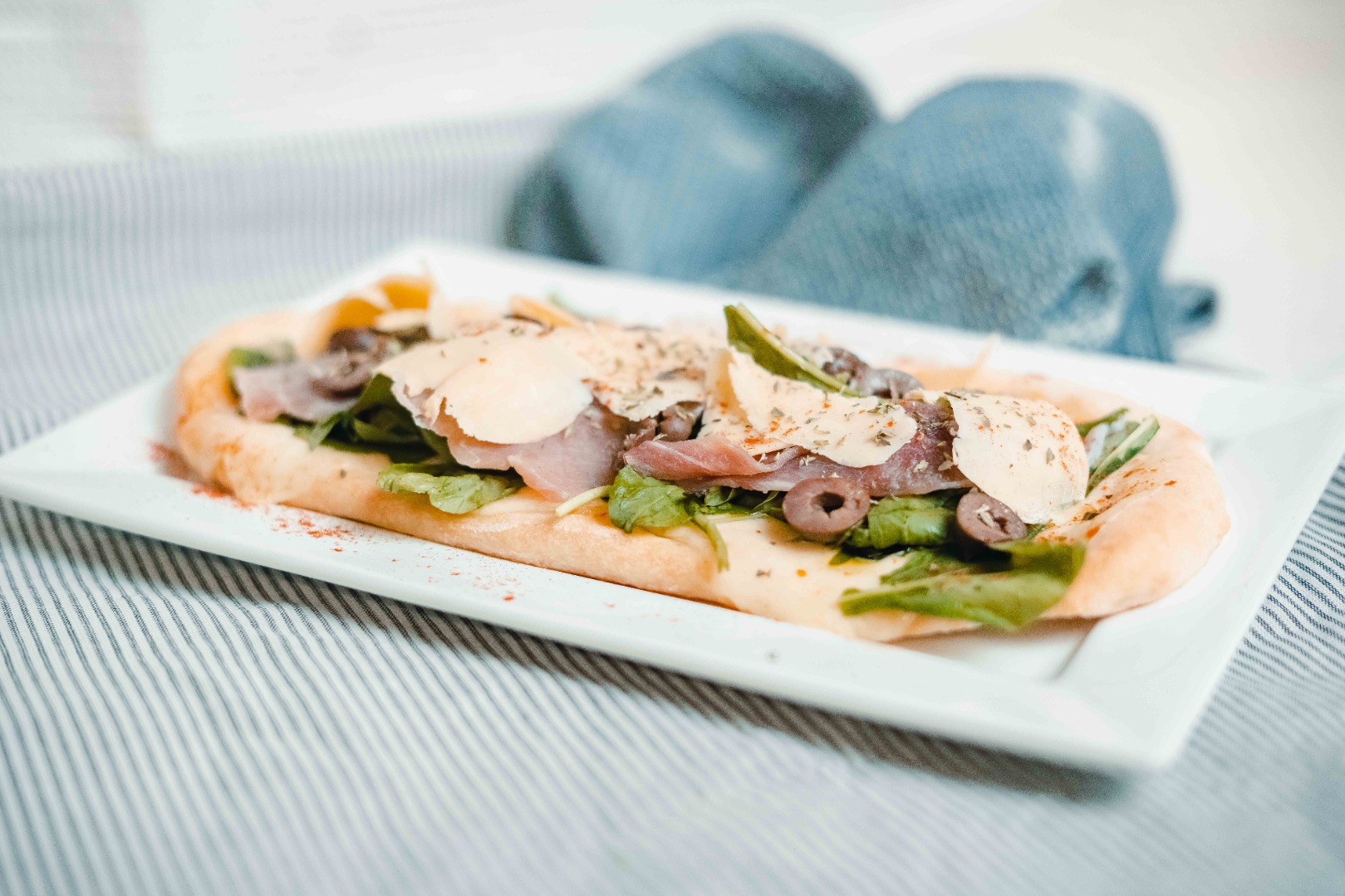 Pizza de vegetales, champignones y muzzarella